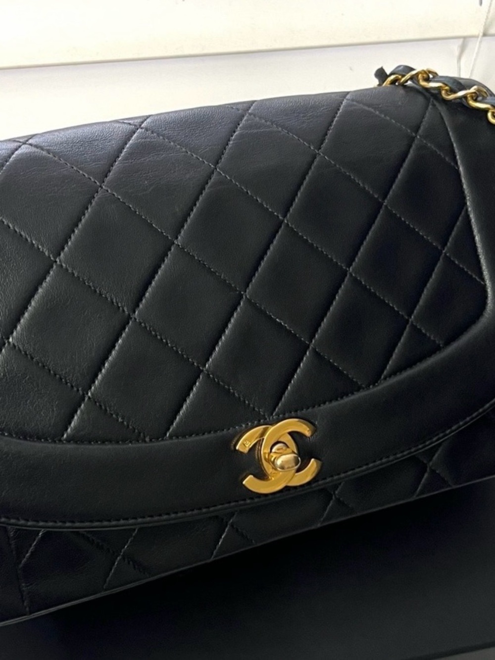 Vintage CHANEL Diana Black Quilted Lambskin Shoulder Bag with 24Gold Hardware - Picture 2 of 11
